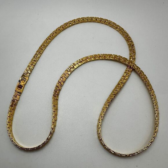 22" gold tone chain necklace with fold over clasp! - Picture 11 of 13